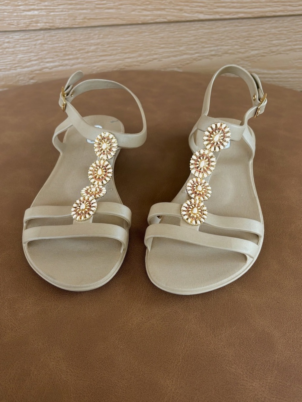 OKA b. Beige Floral-Embellished NWOB T-Strap Sandals -Sz 37 - Picture 2 of 4